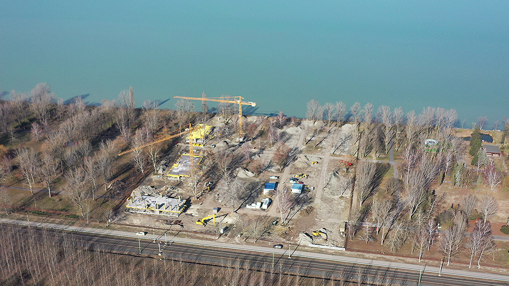 Szerkezetépítéssel haladnak a munkálatok